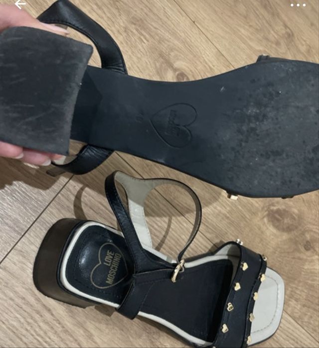 Sandalias love moschino