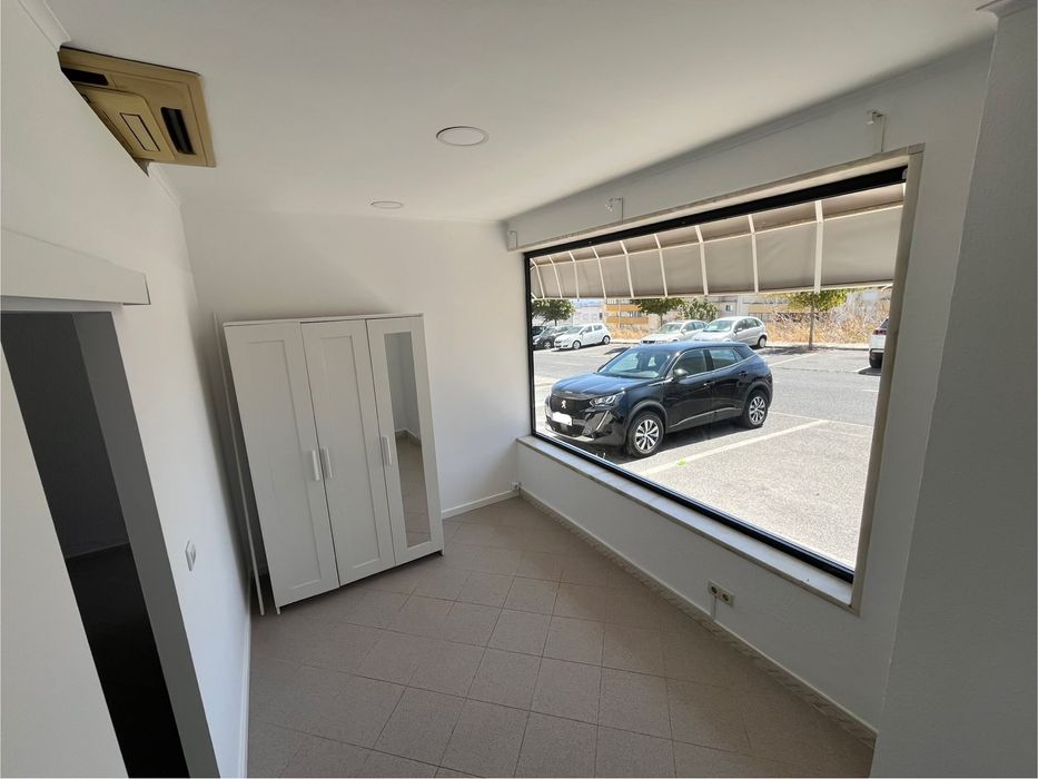 Vendo espaço de 54m2 + garagem, em processo de alteração para habitação em curso. Moinho do Guizo - Amadora