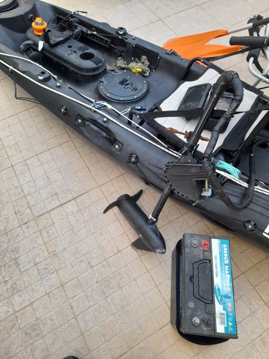 Kayak de pesca com motor eletrico