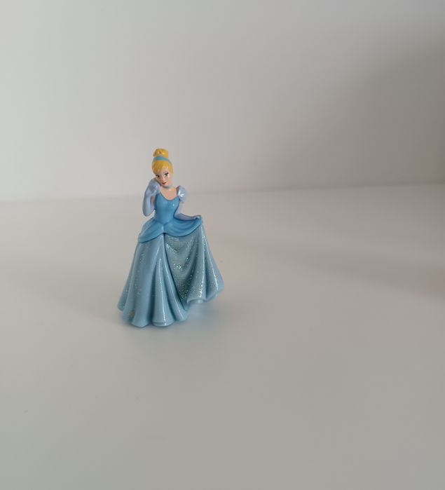 Figurka kolekcjonerska Kinder księżniczka  Kopciuszek 5 cm