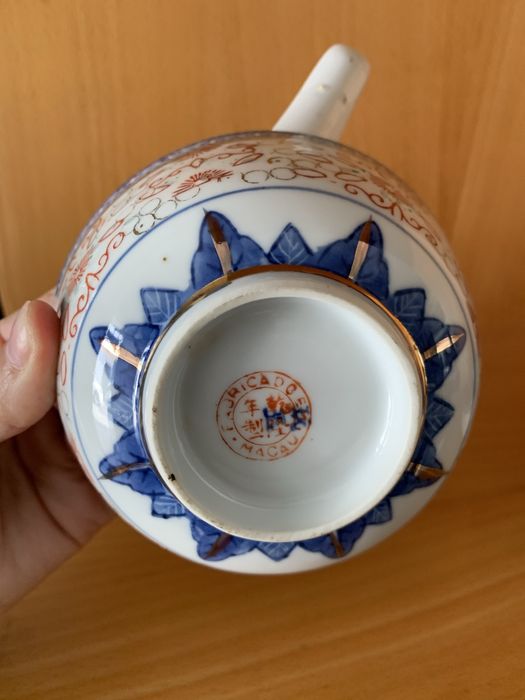 2 taças com colher .