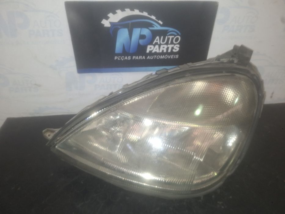 Farol esquerdo Mercedes classe A