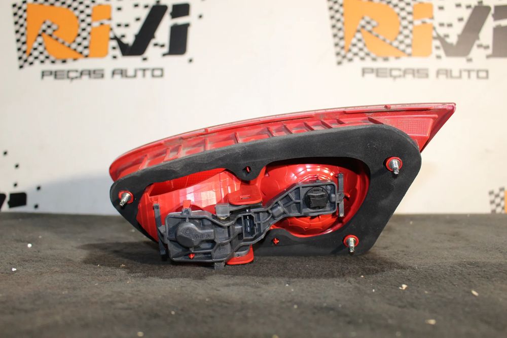 Farolim da mala esquerdo SEAT Leon (1P1)