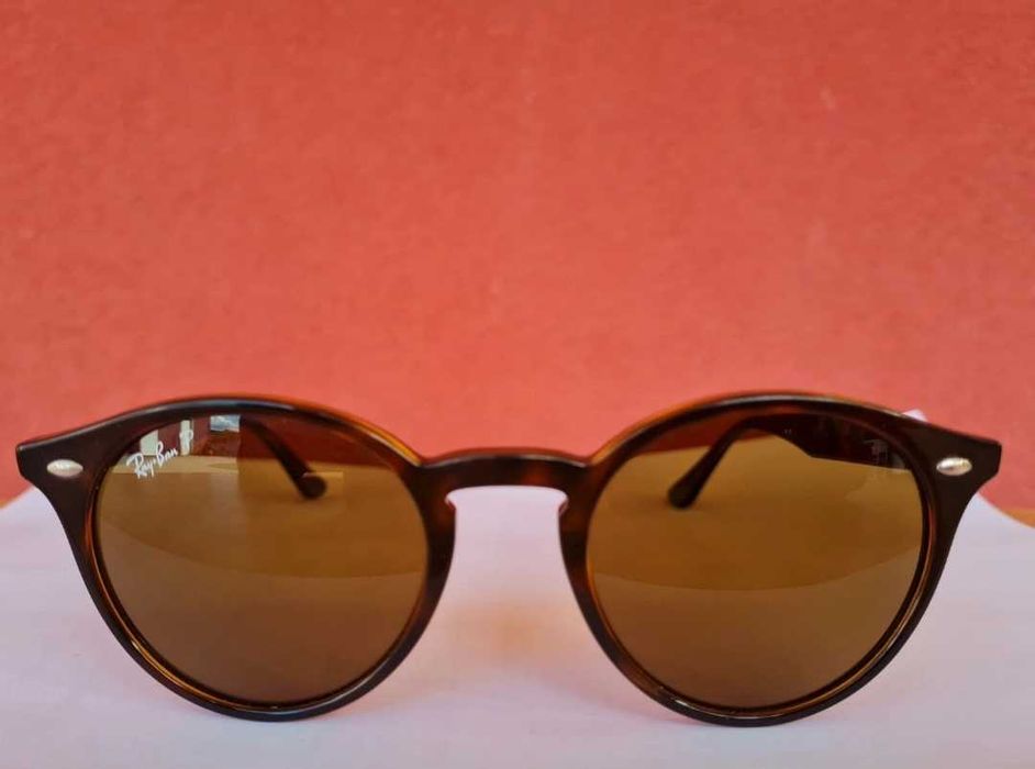 . Ray-Ban RB2180