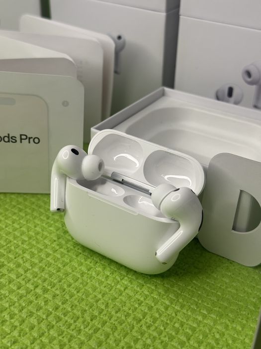 Нові навушники Apple AirPods Pro 3
