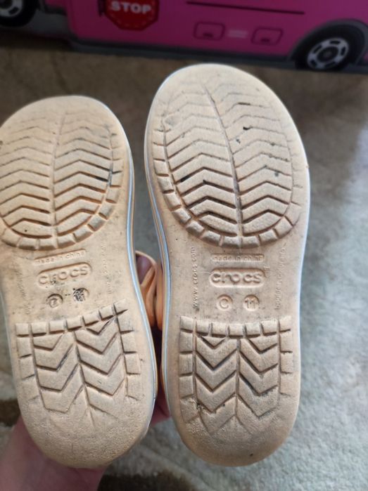 Сандалі  Crocs...
