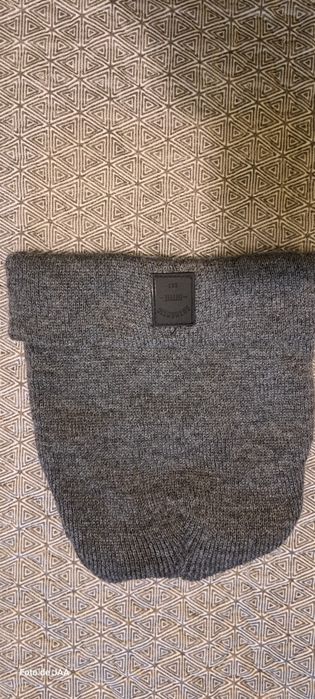 Gorro novo à venda pelo motivo de ter muitos.