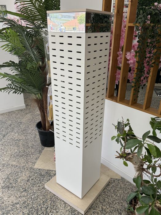 Espelho , mesa centro, expositor, quadro branco , poltrona