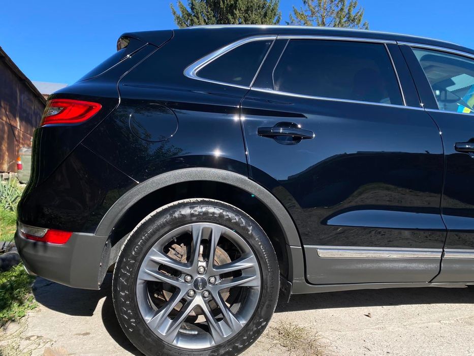 Продаю власне авто Lincoln MKC