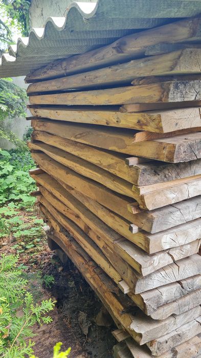 Deski wiązowe sezonowane.