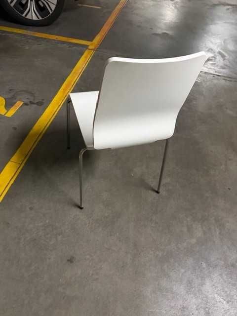 Cadeira IKEA Branca – Como Nova | Design Moderno