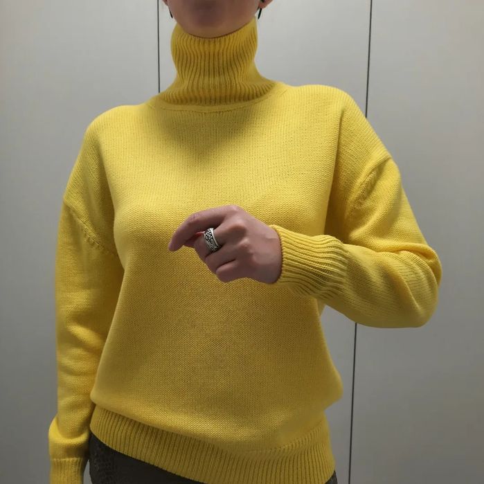 Светр жовтий мериносовий