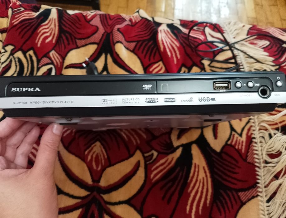 DVD player, Supra.