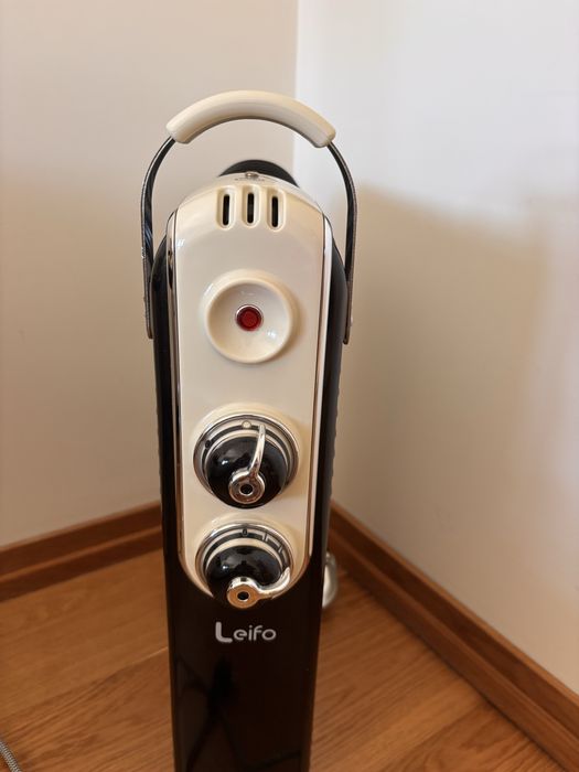 Aquecedor a óleo Leifo 11 elementos 2500W - c/ rodas, preto/creme