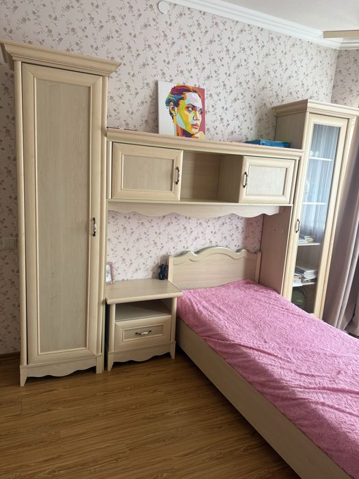 Меблі в кімнату для дівчинки