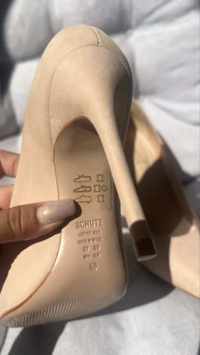 Новые! Туфли лодочки нюдовые р 39 Schutz