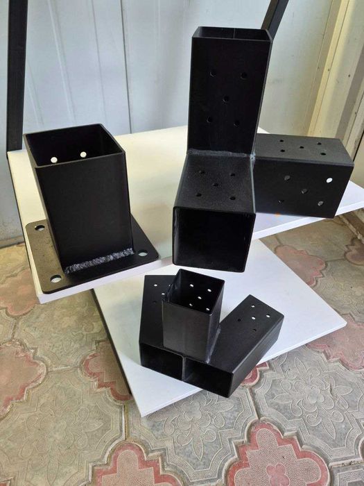 Гойдалка на дерев'яному каркасі