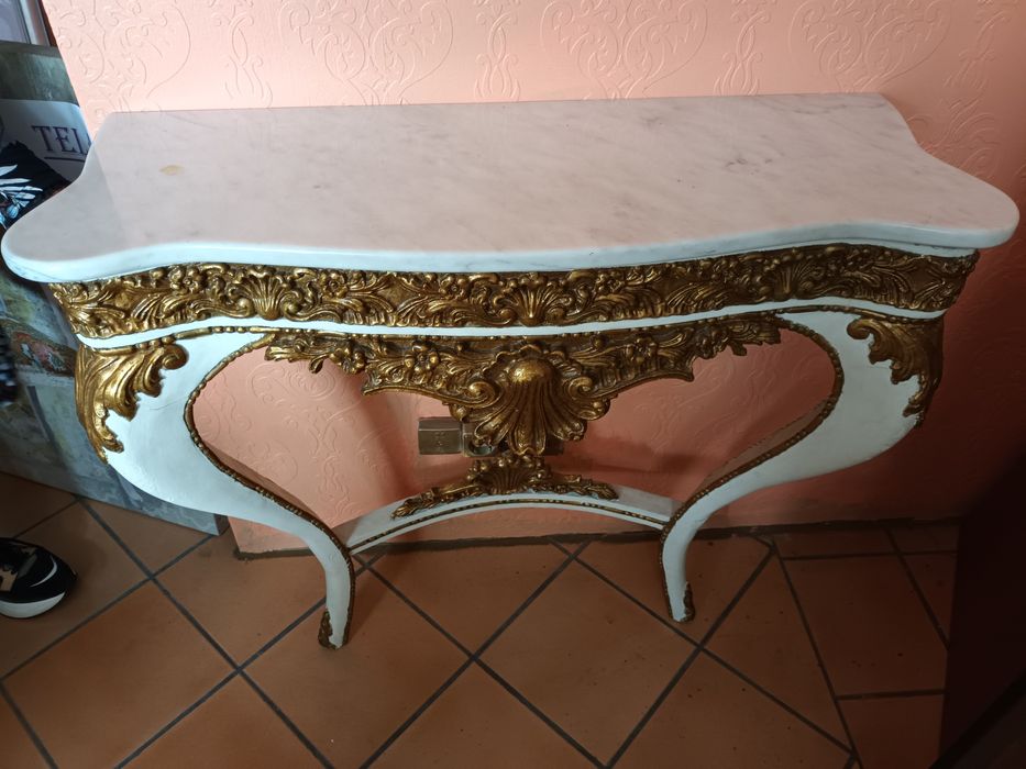 Mesa com Pedra Mármore branca muito antiga