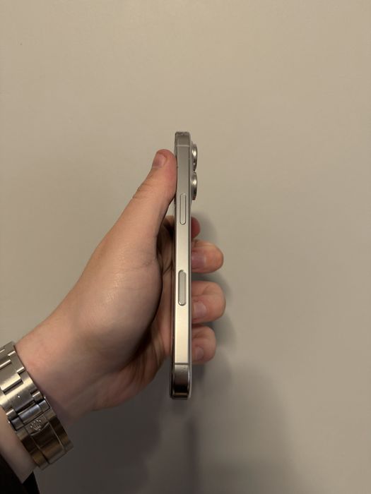Apple iPhone 16 Pro 256Gb. ( White Titanium ) , ( e - Sim )