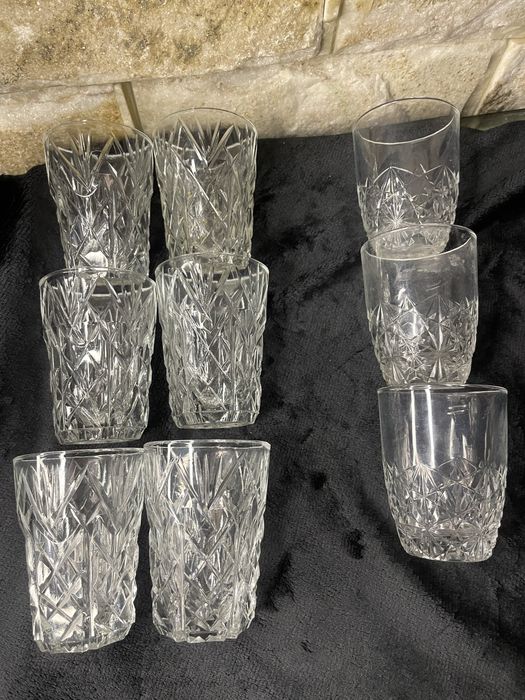 Рюмки -9штук, шесть по 65грамм и три по80 гоамм! Все целинькие! Винтаж