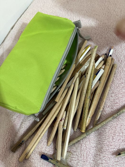 Продам олівці карандаші