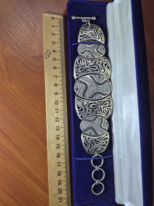 Срібний браслет з каміньцями