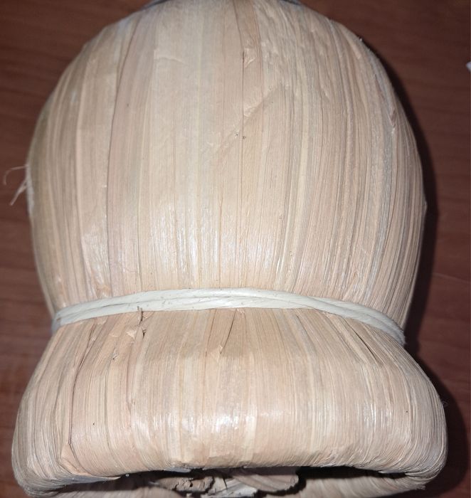 Garrafa antiga com palhinha