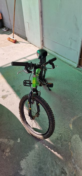 Bicicleta, berg aro 20 com alguns detalhes de uso.
