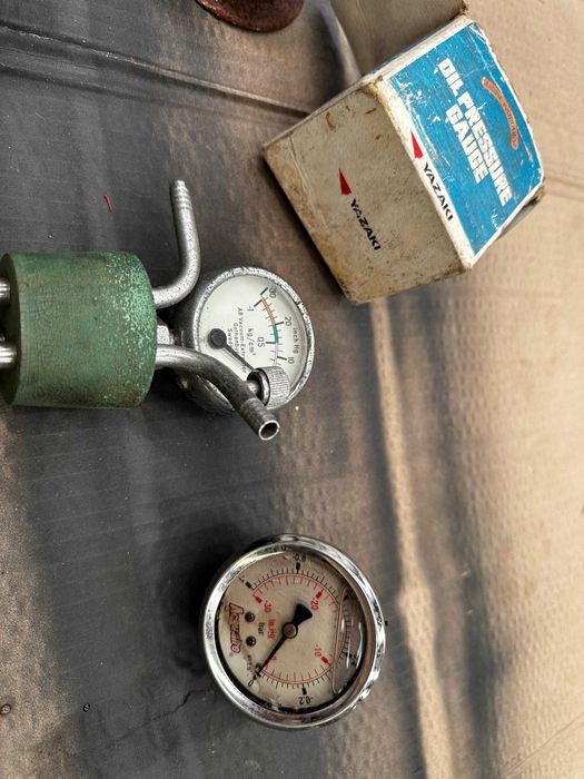 Conjunto de manómetros antigos