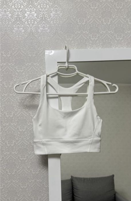 Топ білий  для спорту