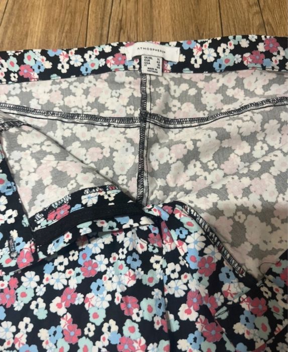 Spodnie damskie, wiosenne w drobne kwiatki
