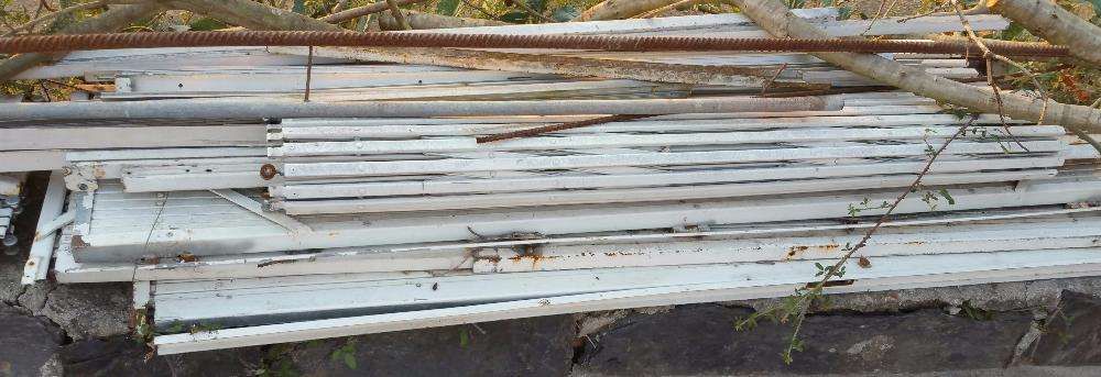 Grades em bom estado