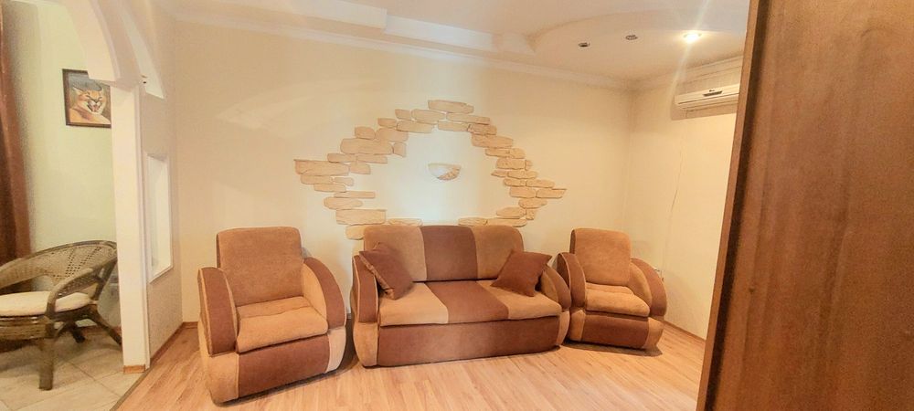 Продам 3-х эт дом в Новоселовке