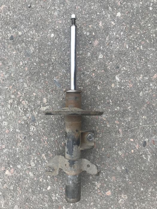 Стійка амортизатора