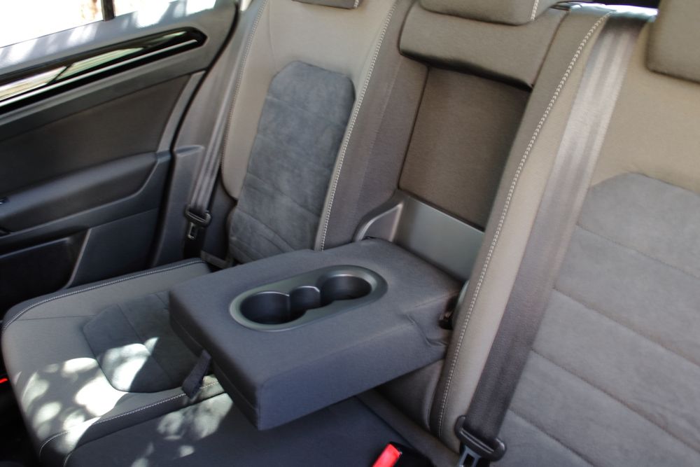 Volkswagen Golf 7 VII Sportsvan 1.6 TDI R-Line 110CV (195€/Mês)