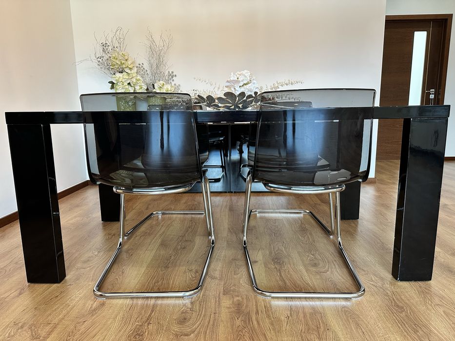 Mesa de sala + cadeiras