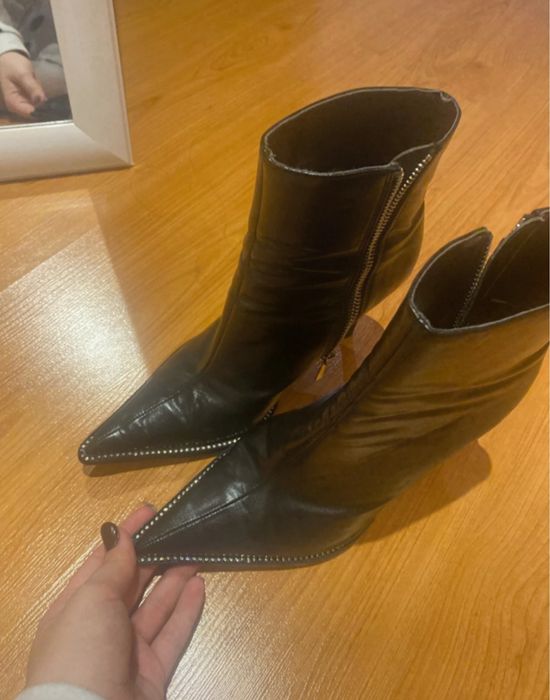 botas pretas com brilhantes , nunca usadas tamanho 37 da zara