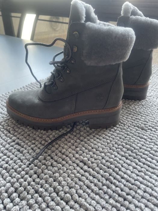 Bota Timberland cinzenta resistente a água