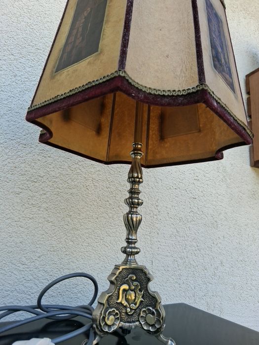 Piękna stara lampa.