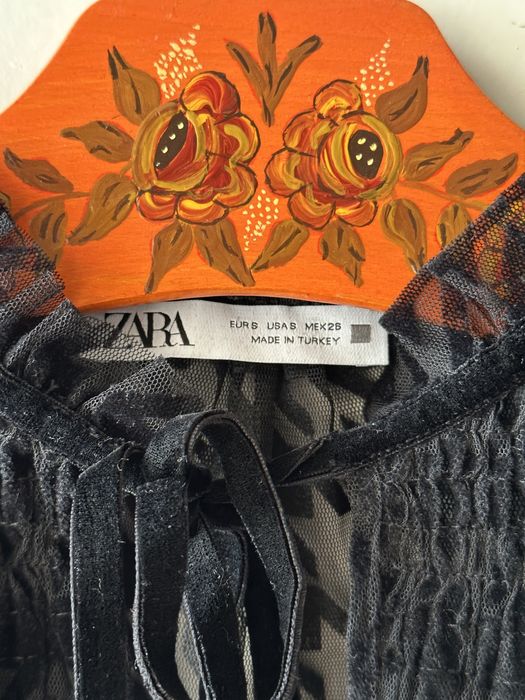 Романтична блуза від Zara