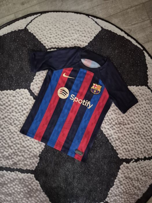 FC Barcelona  piekna koszulka sportowa 128