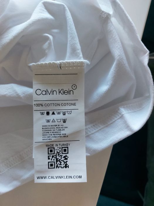 Calvin Klein nova c etiqueta
