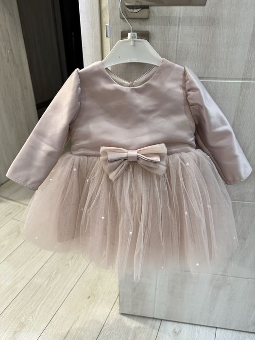 Продам дівчинці сукню на рочок 80 розмір