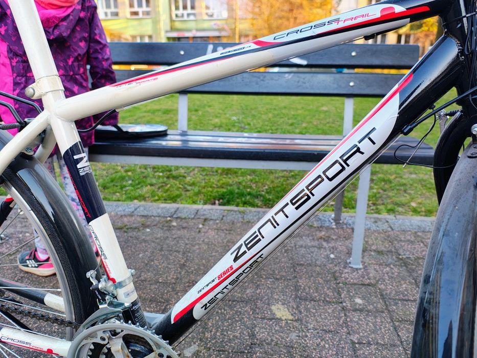 Rower Crossowy Zenit Sport 28 cali – Solidny, Gotowy do jazdy!