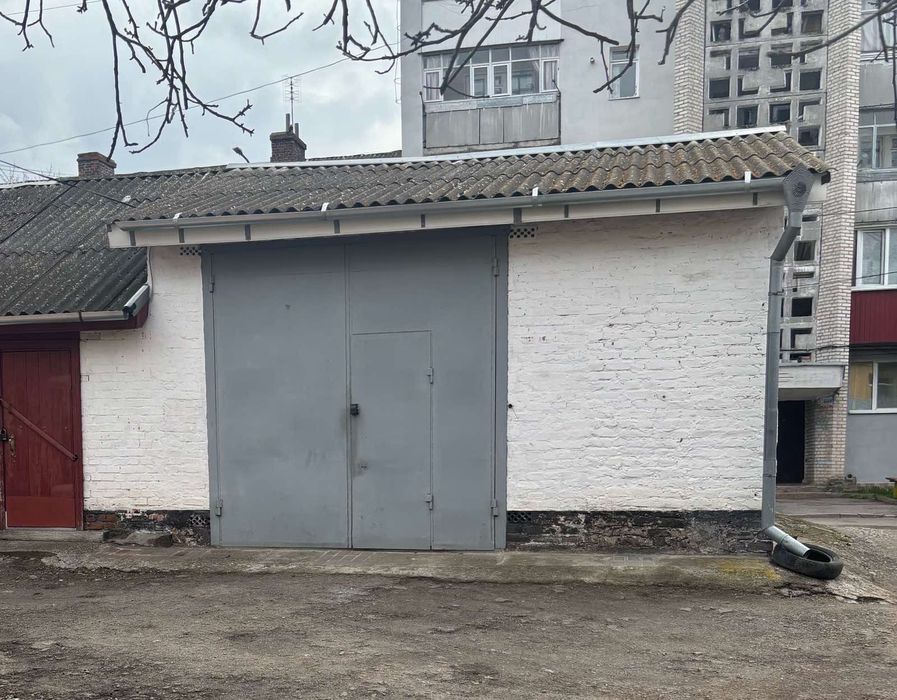 Здається гараж в районі залізничного вокзалу