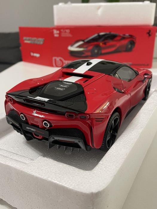 Model Ferrari SF90 Stradale Assetto Fiorano 1/18 Bburago Signature