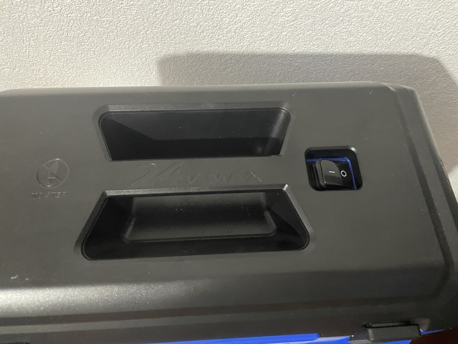 Kobalt 24-Вольт Макс. 12л.  Бездротовий пилосос