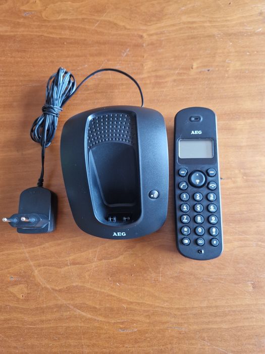 Telefone fixo "AEG Neo 100", com pilhas recarregáveis novas.