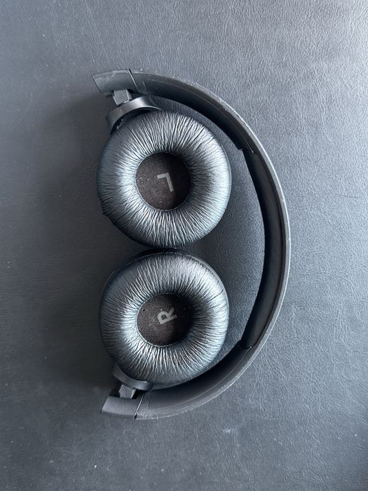 JBL 510 BT headphones