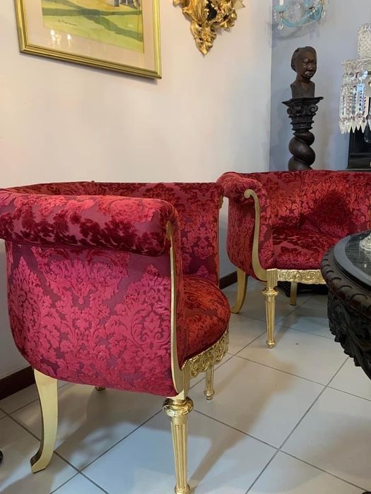 Cadeirões anos 40 de uma sala de musica de palacete